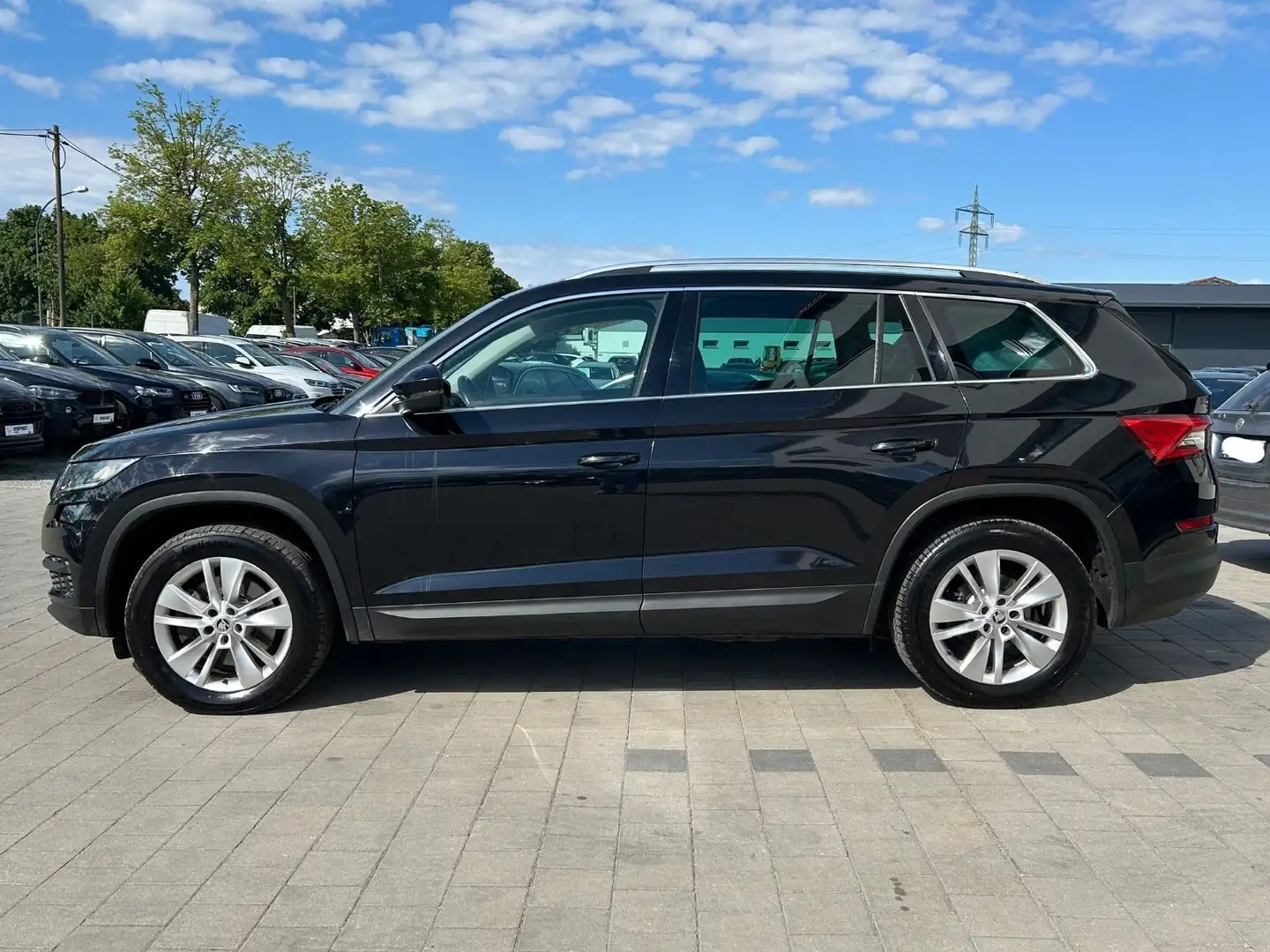 Skoda Kodiaq Style 2,0 TDI 4x4 DSG AHK LED Pano ACC 7s Schwarz - 2