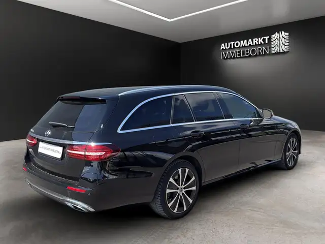 Mercedes-Benz E-Class view 6