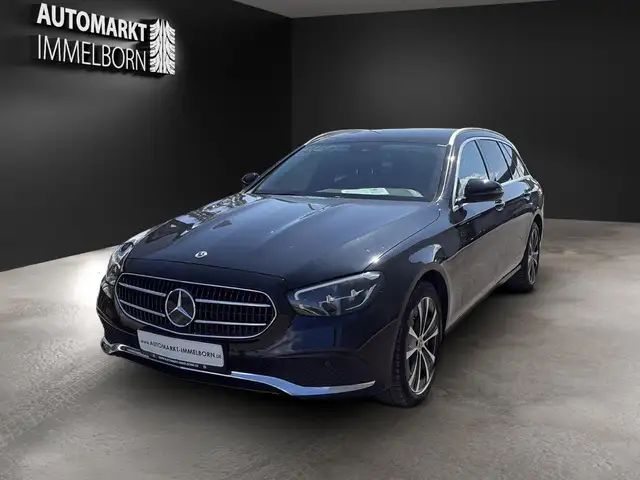 Mercedes-Benz E-Class view 3
