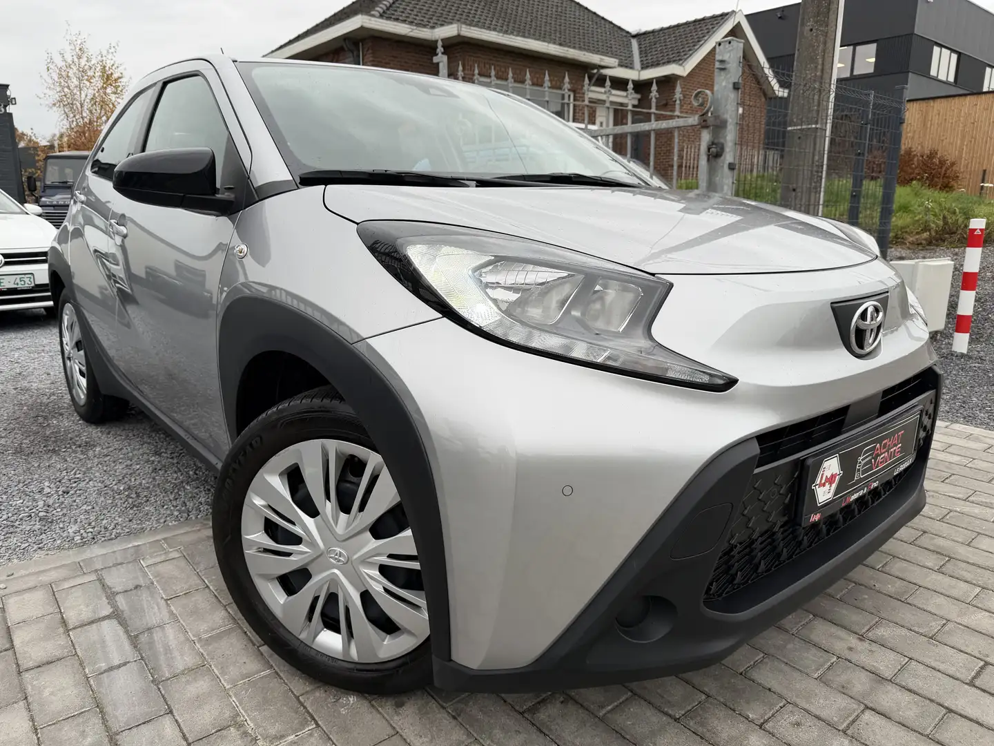 Toyota Aygo X 1.0i VVT-i-X Play🔝23.445 km🔝Gar 6/2032 Gris - 2