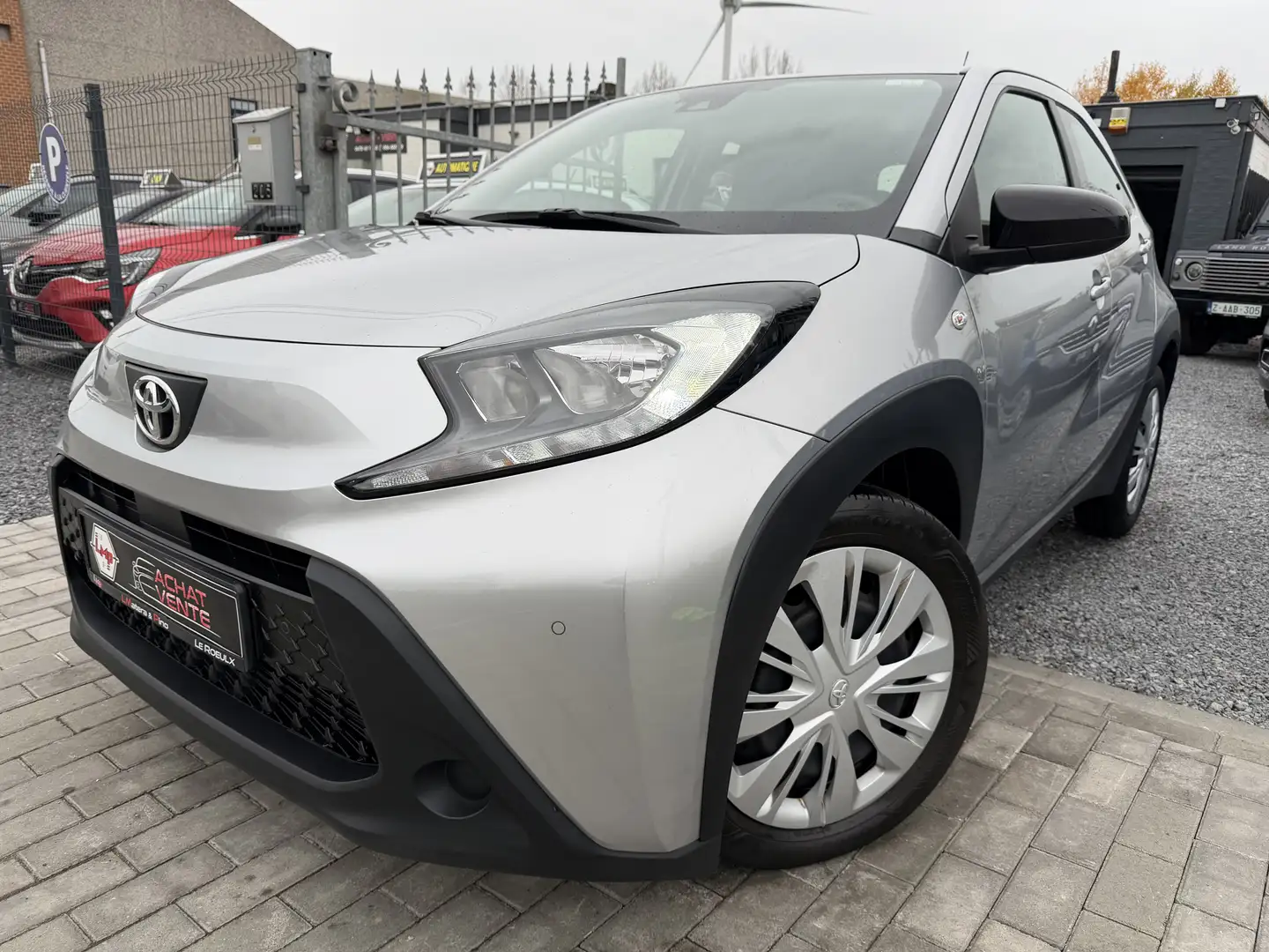 Toyota Aygo X 1.0i VVT-i-X Play🔝23.445 km🔝Gar 6/2032 Gris - 1