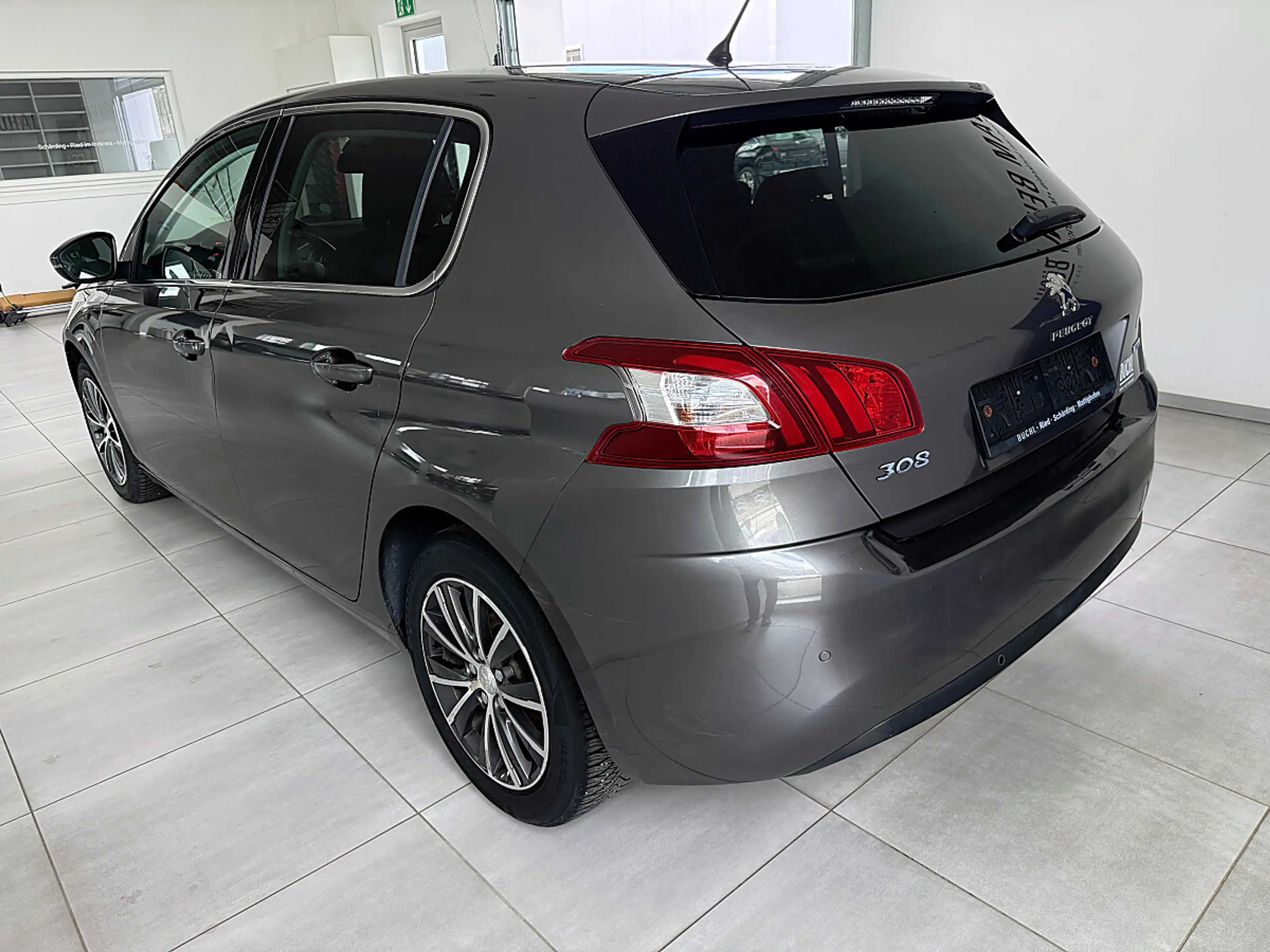 Peugeot 308 1,2 PureTech Allure S&S — photo 4