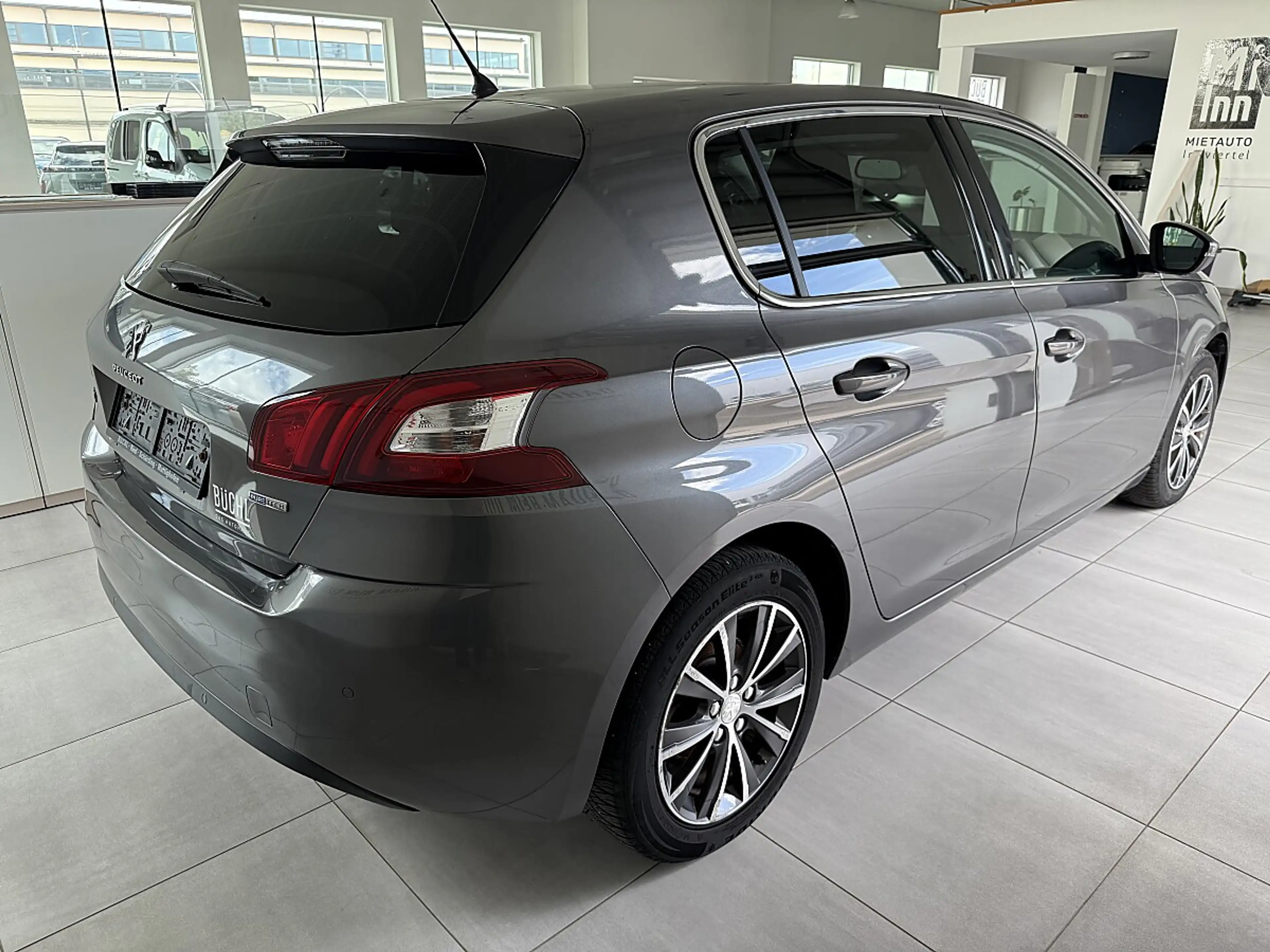 Peugeot 308 1,2 PureTech Allure S&S — photo 3