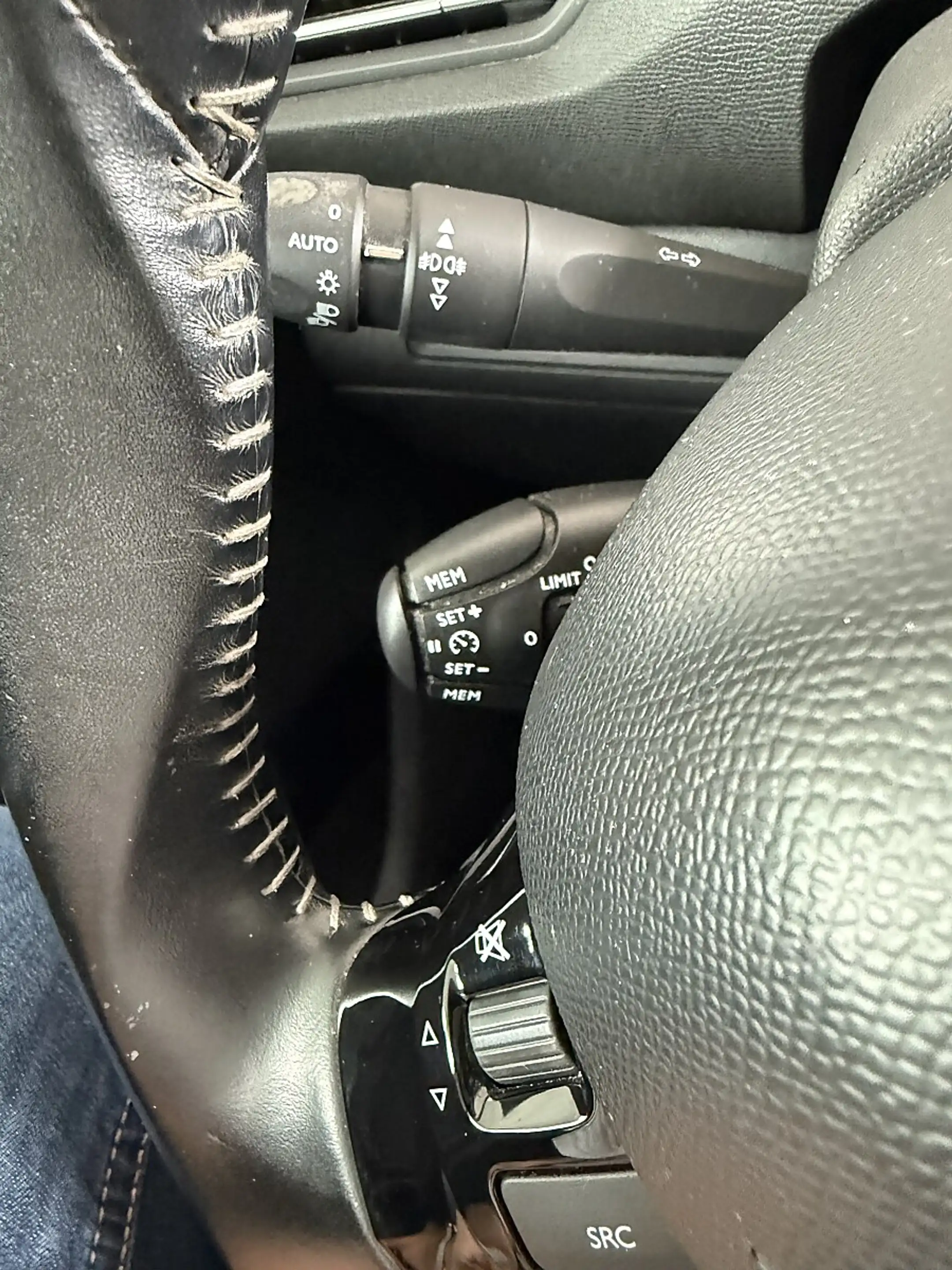 Peugeot 308 1,2 PureTech Allure S&S — photo 11