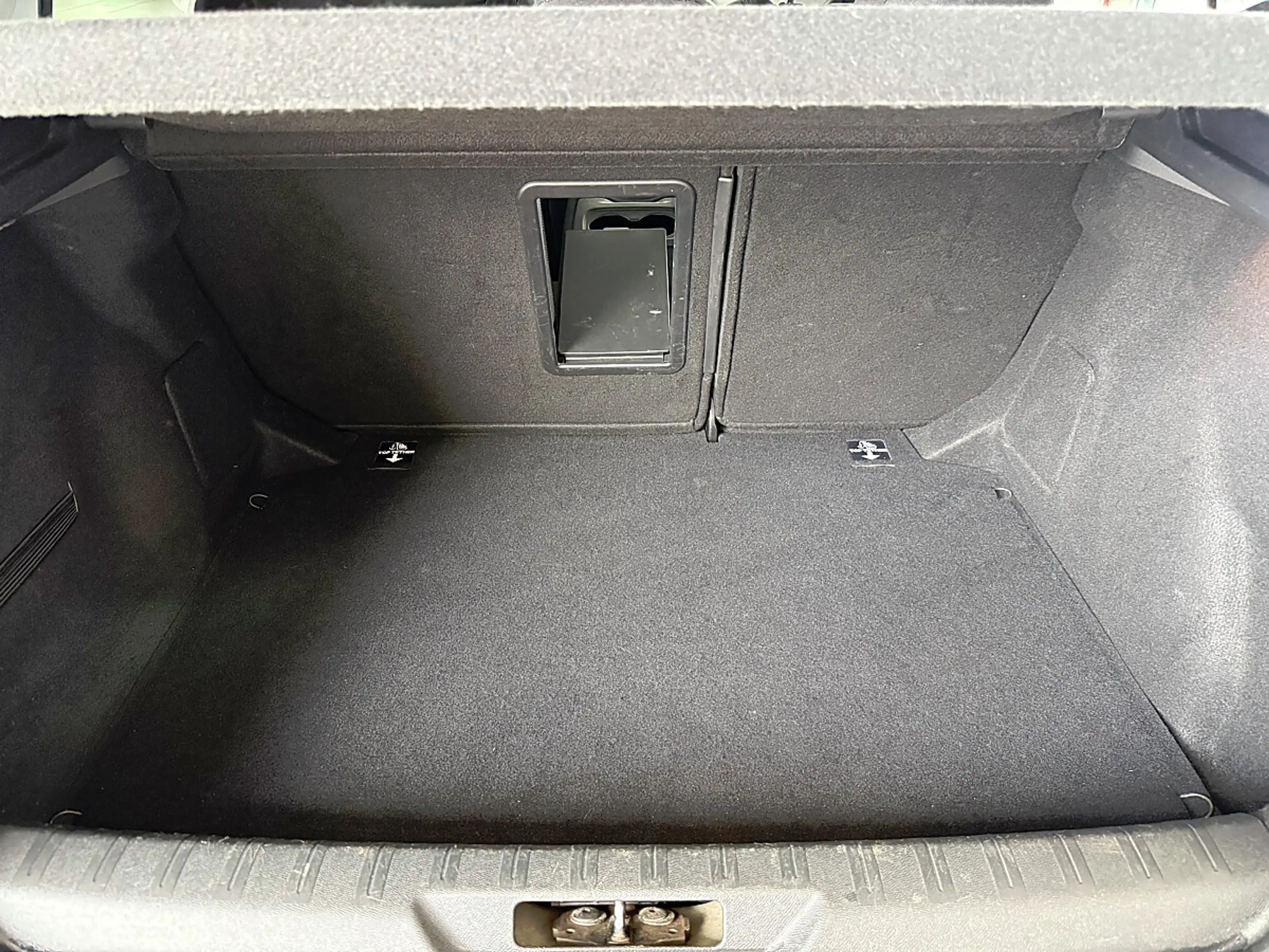 Peugeot 308 1,2 PureTech Allure S&S — photo 6