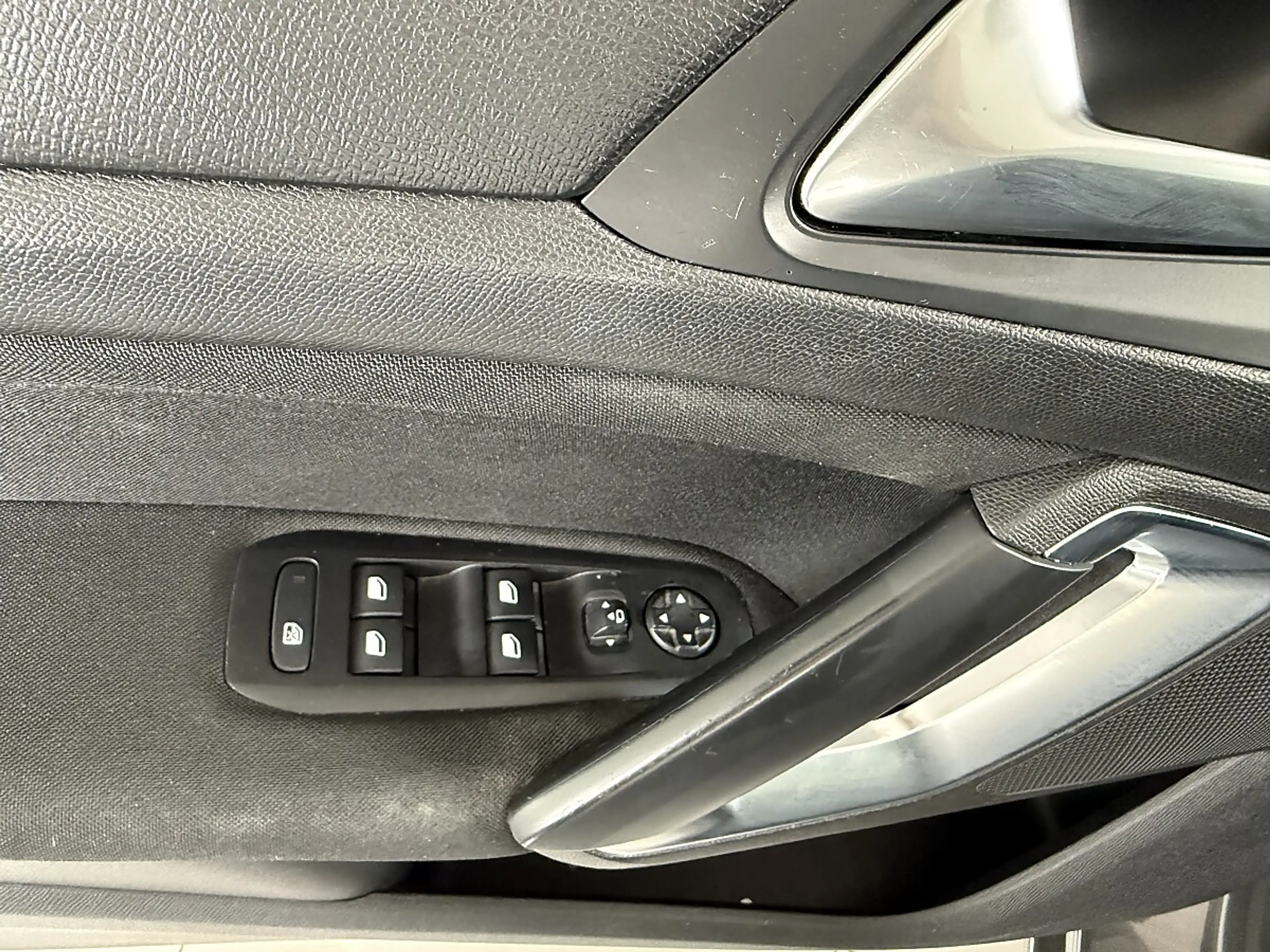 Peugeot 308 1,2 PureTech Allure S&S — photo 9