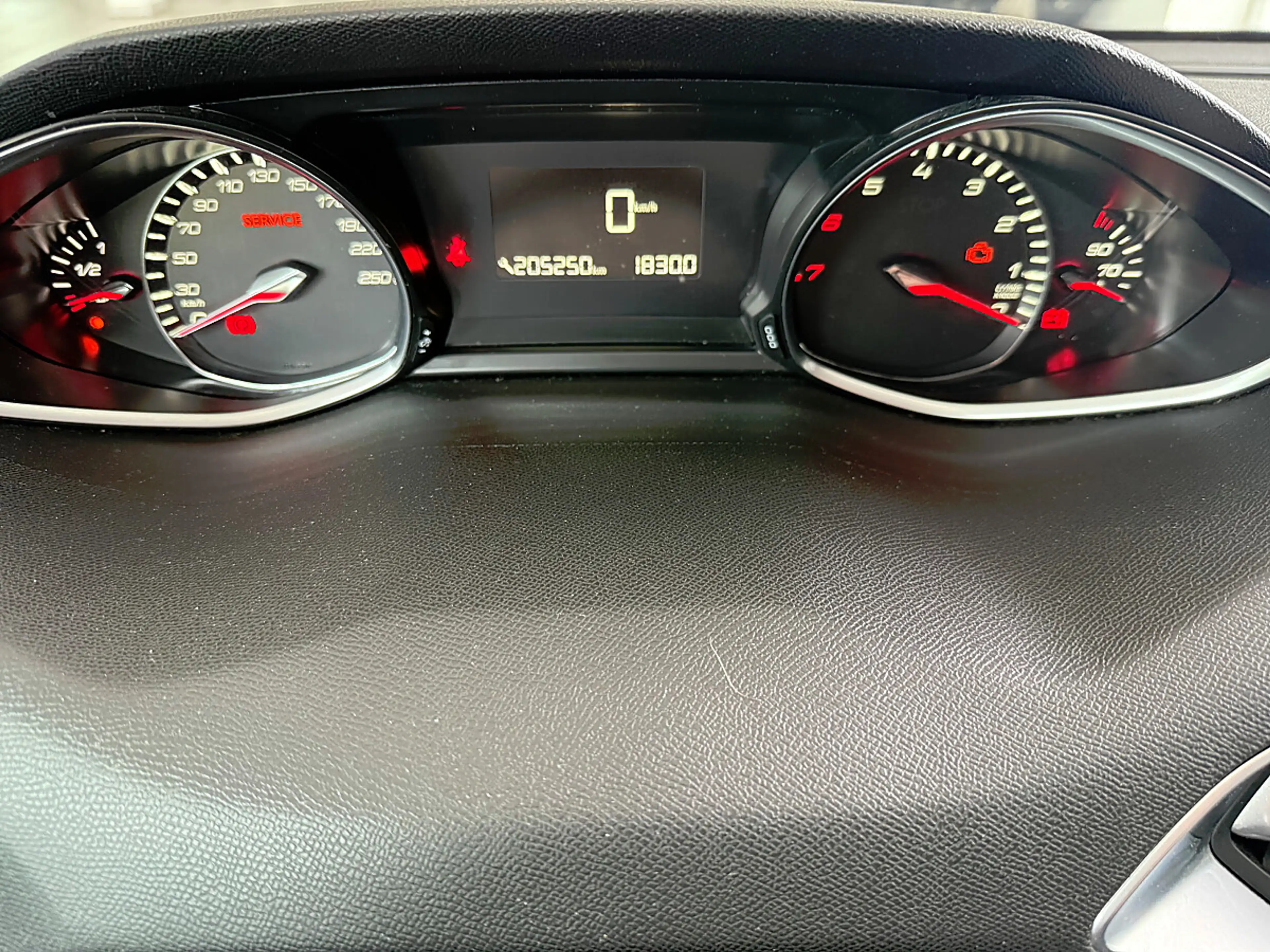 Peugeot 308 1,2 PureTech Allure S&S — photo 12