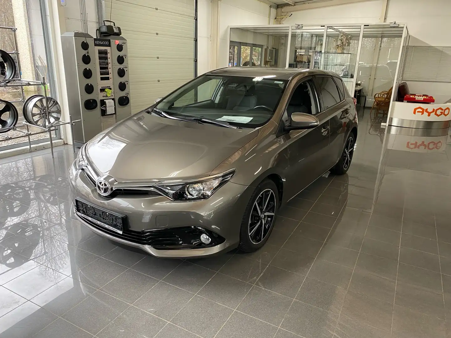 Toyota Auris 1.2 Turbo Comfort & pack 50 *Automatique* - 1