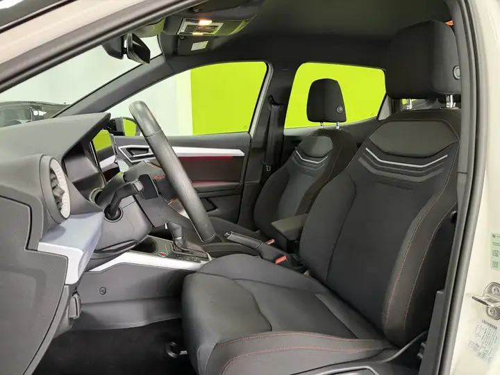 SEAT Arona 2025, foto 9