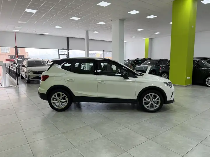SEAT Arona 2025, foto 4