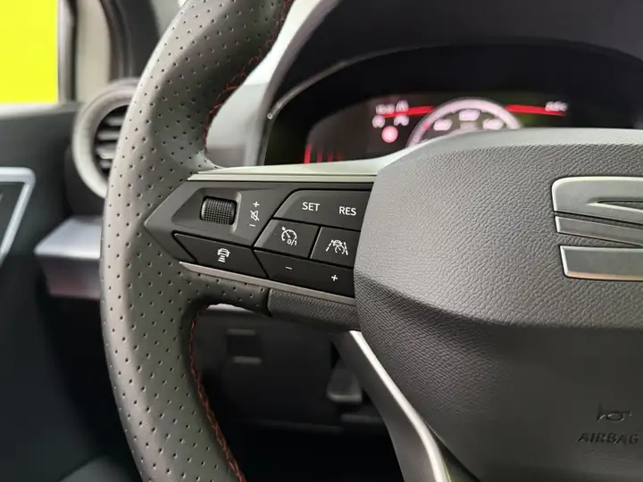 SEAT Arona 2025, foto 23