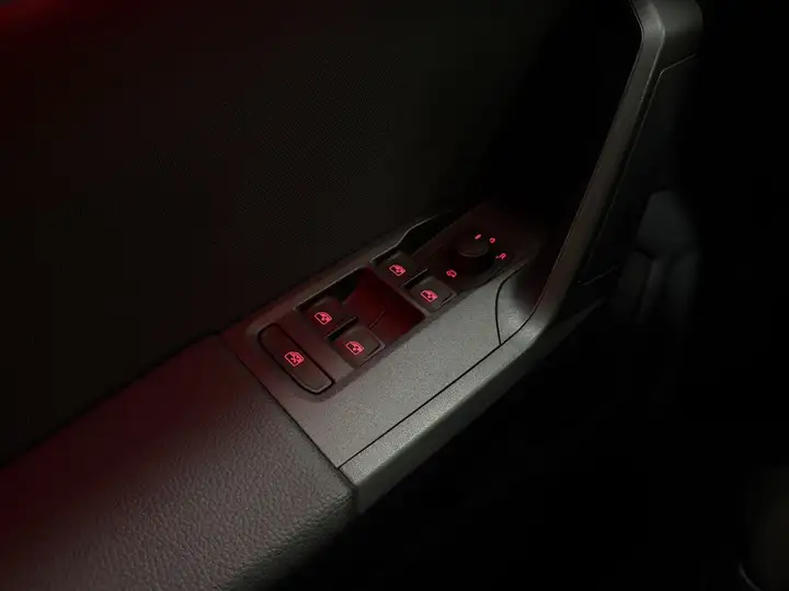 SEAT Arona 2025, foto 27