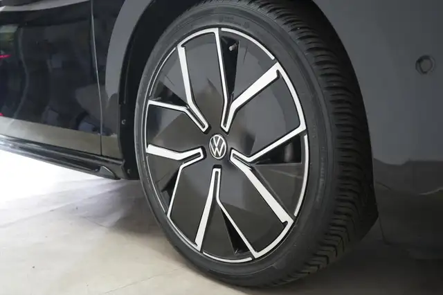 Volkswagen Passat view 15