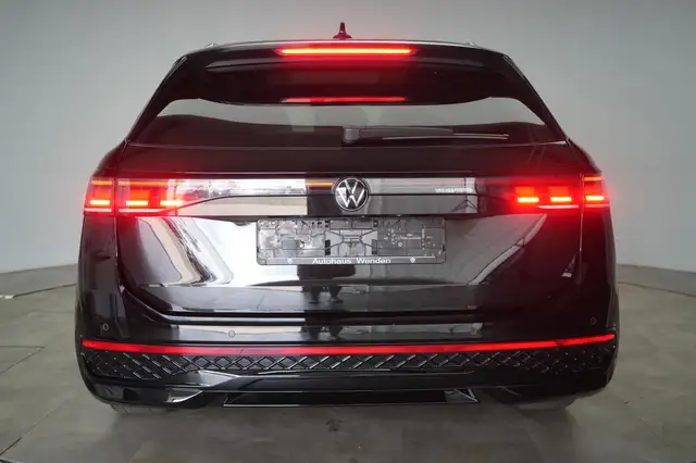 Volkswagen Passat view 6