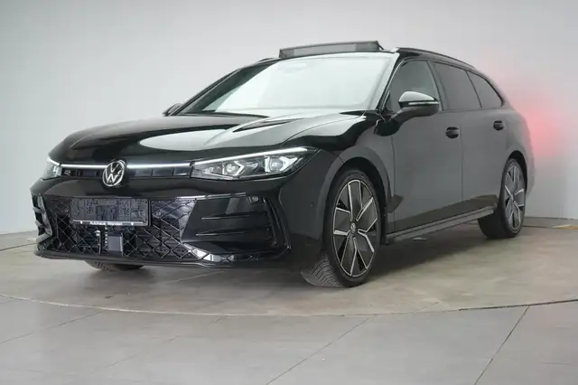 Volkswagen Passat view 3