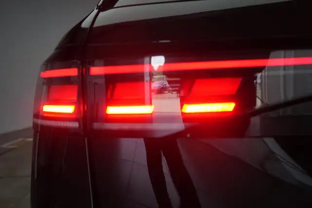 Volkswagen Passat view 14