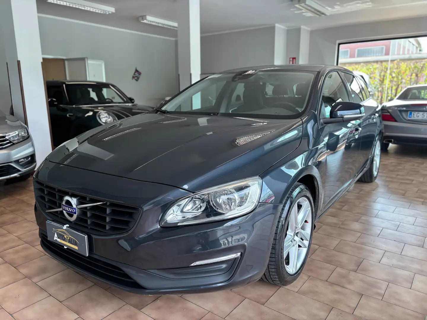 Volvo V60 2.0 d2 Summum geartronic*CINGHIA FATTA 134000KM* Gris - 1