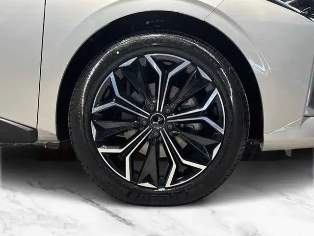 DS Automobiles DS 4 view 8