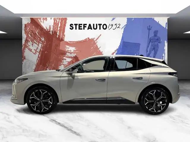 DS Automobiles DS 4 view 3