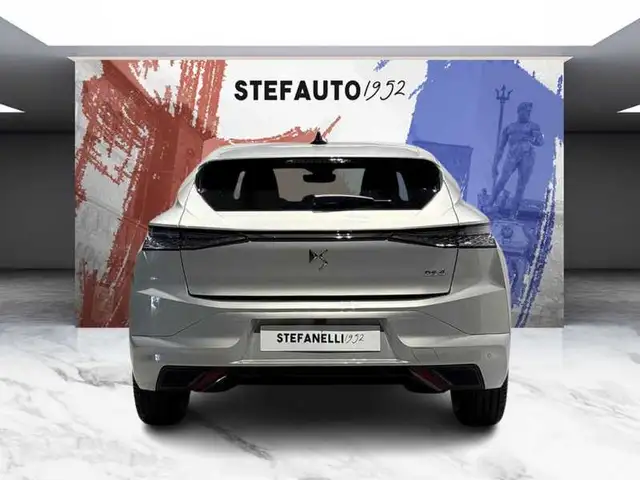 DS Automobiles DS 4 view 6
