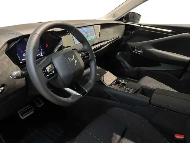 DS Automobiles DS 4 view 11