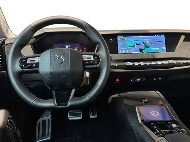 DS Automobiles DS 4 view 14