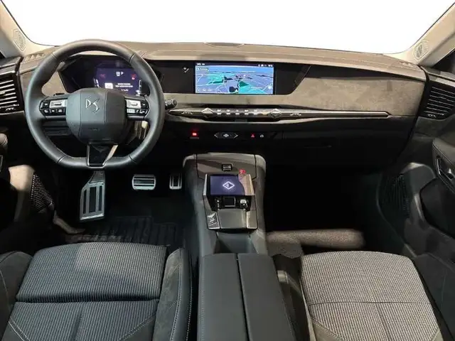 DS Automobiles DS 4 view 13