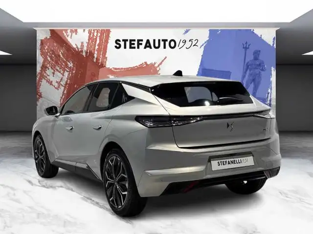 DS Automobiles DS 4 view 5