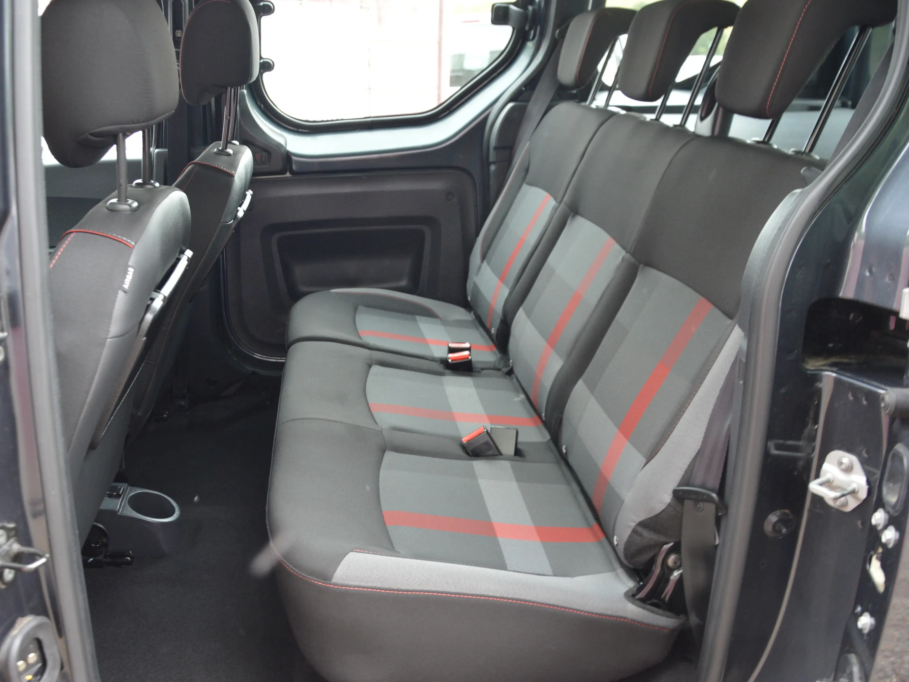 Dacia Dokker 1.3TCe Stepway Techroad NAV CAM CLIM 19.969KM — photo 9