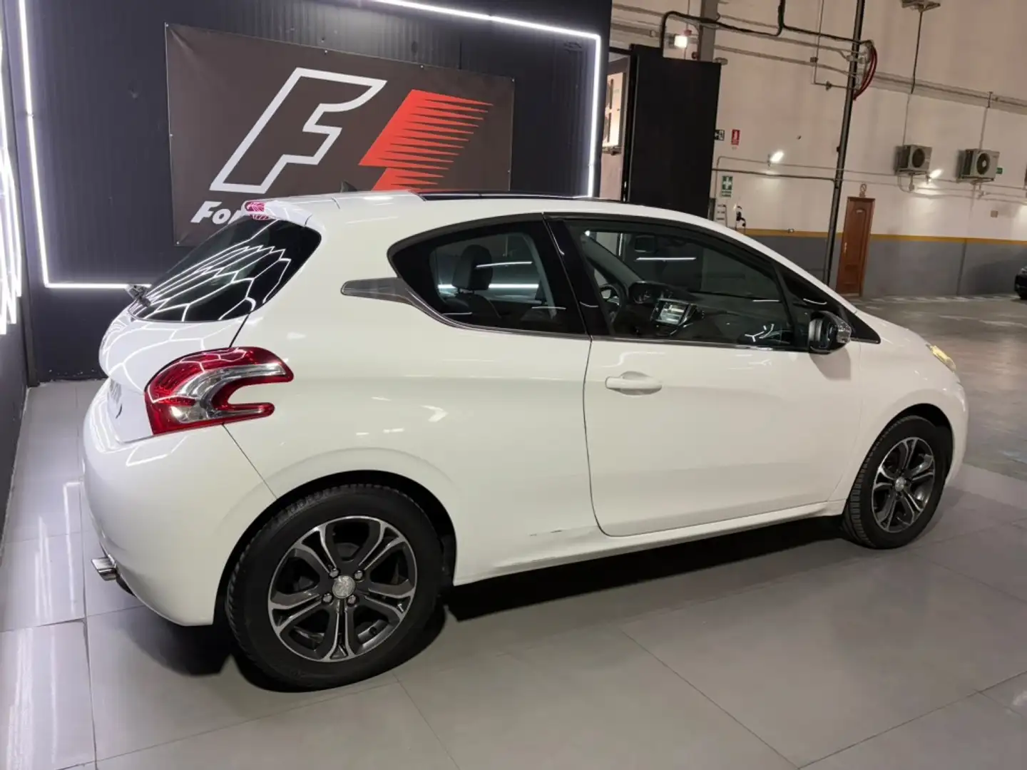 Peugeot 208 1.2 VTi Allure Blanco - 2