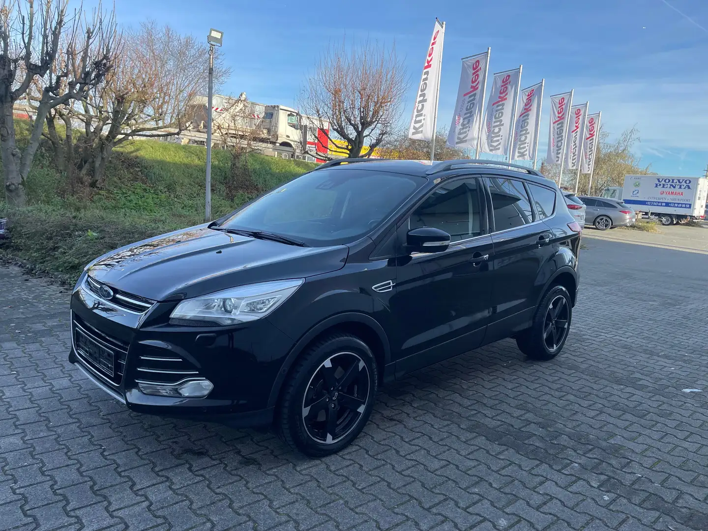 Ford Kuga Titanium Schwarz - 1