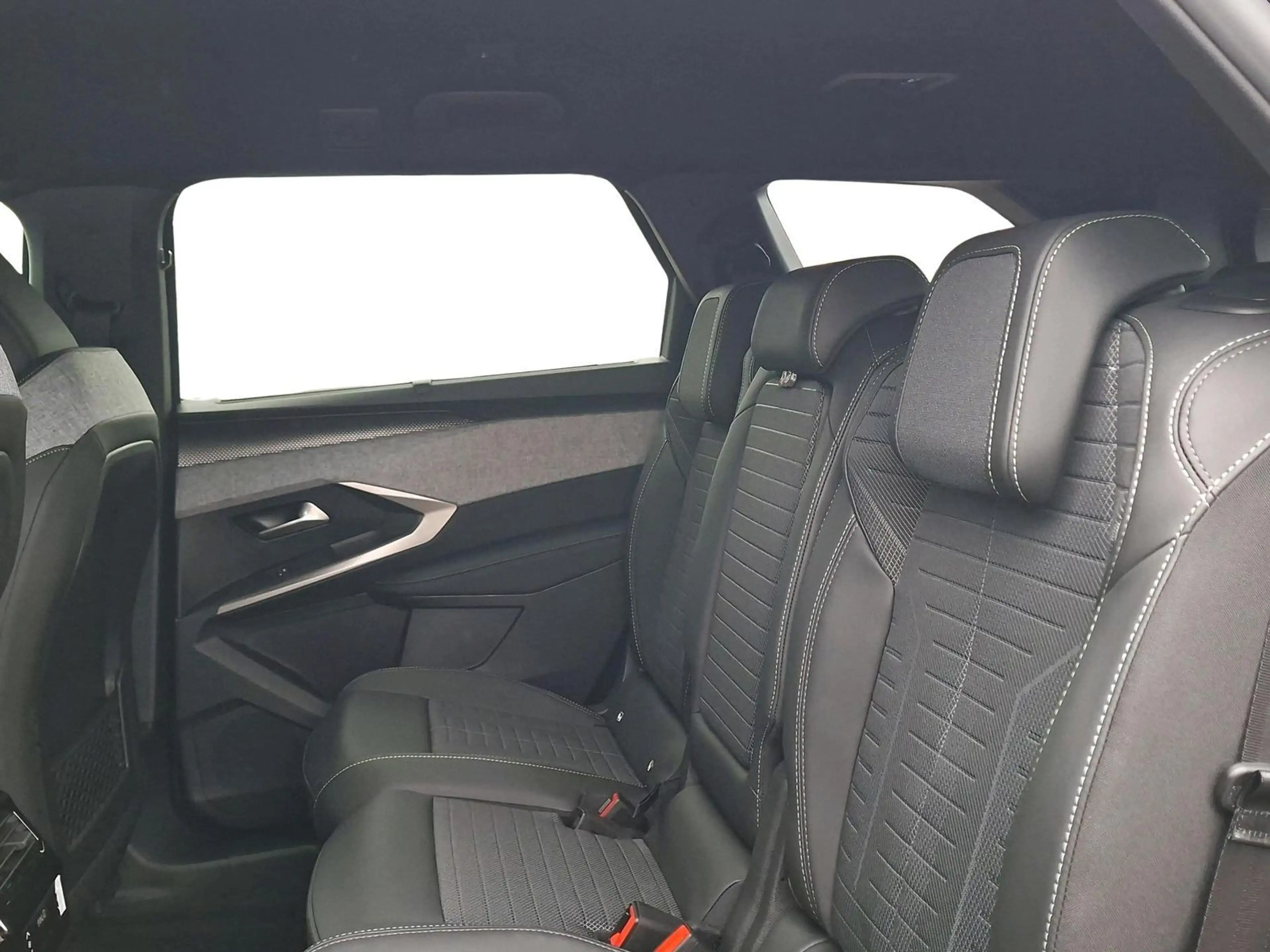 Peugeot 5008 GT Hybrid 145 e-DSC6 Kamera Navi SHZ — photo 8