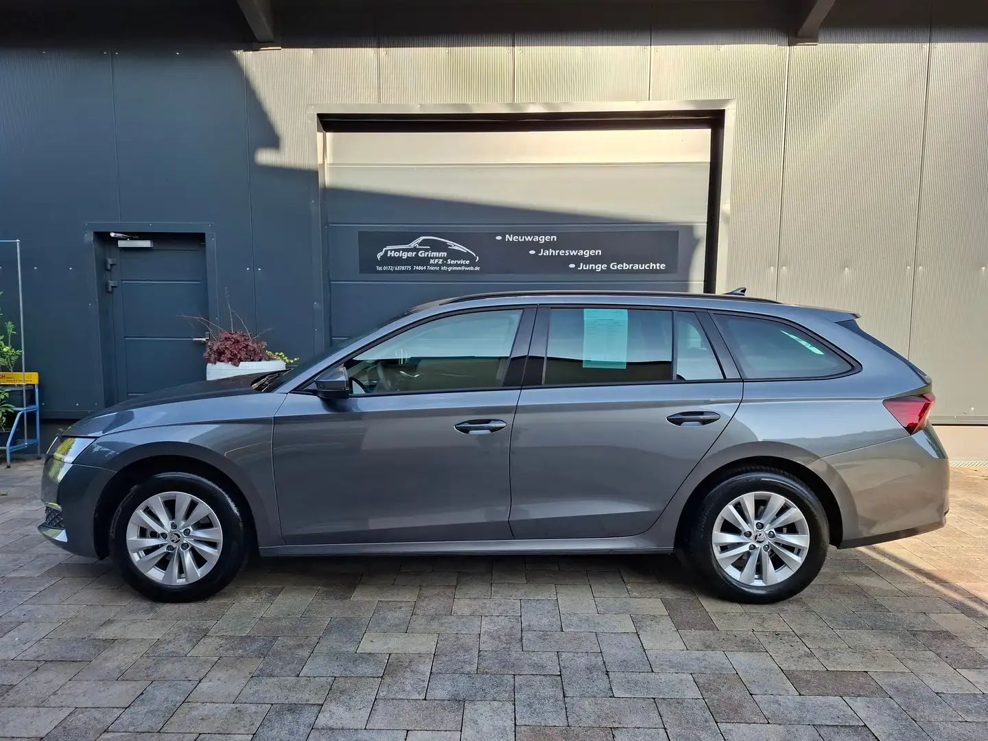 Skoda Octavia DSG AHK/El. Heckkl/Sitzheiz/Cam/Navi/Voll LED/ACC Grau - 1