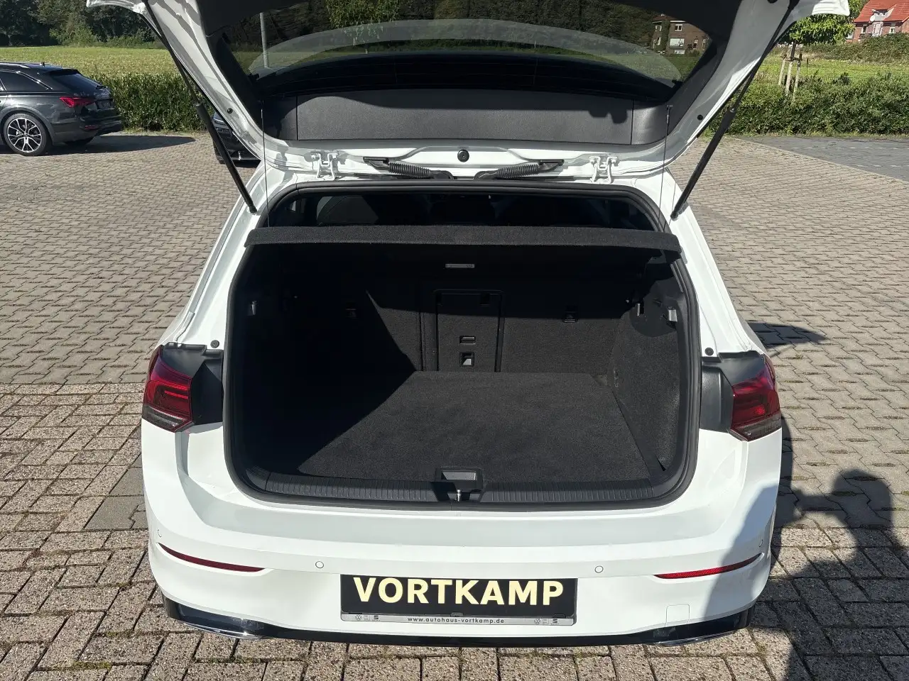 Volkswagen Golf VIII Lim. R-Line eTSI Pano/Kamera, миниатюра 11