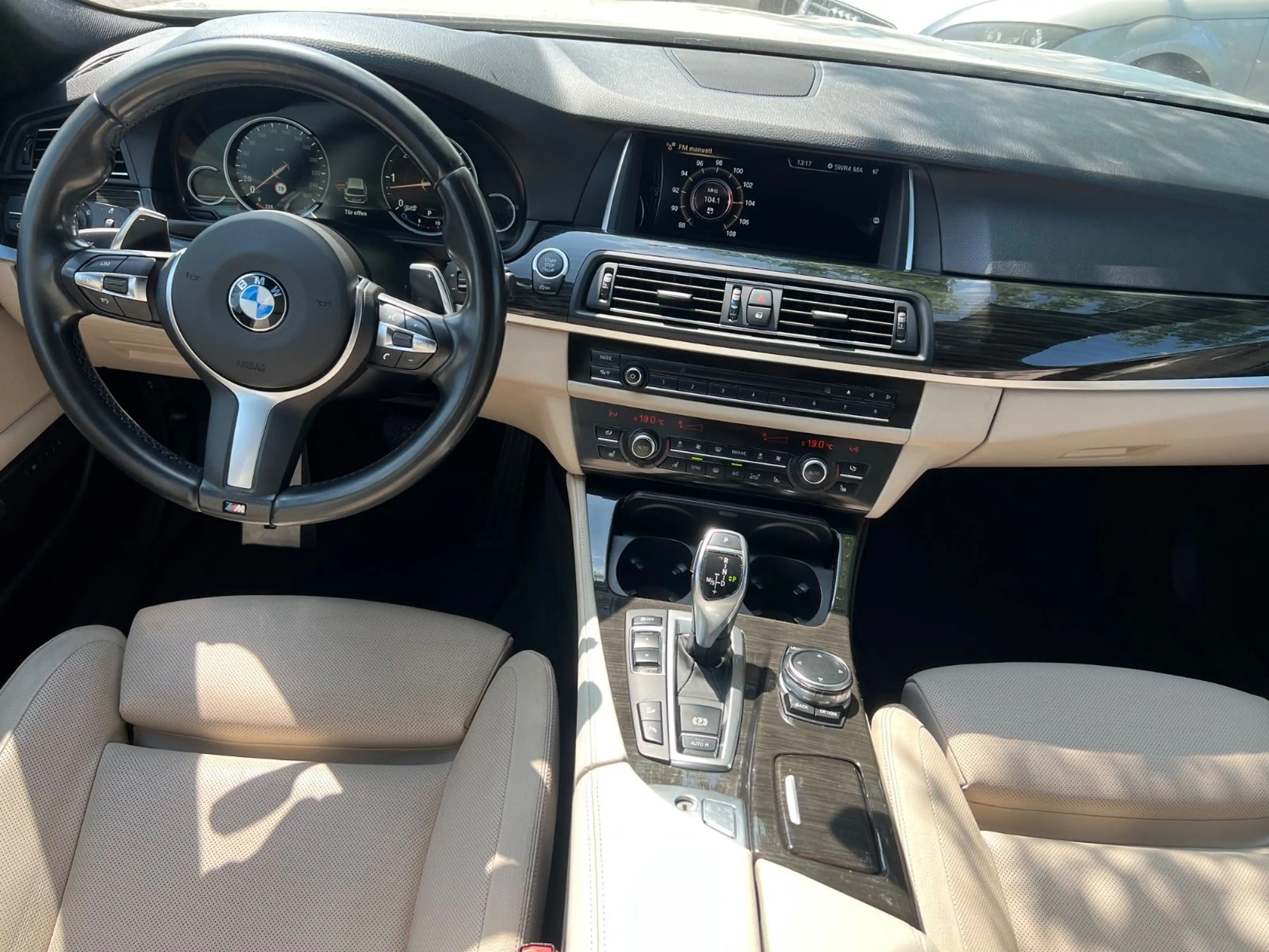 BMW 535 d xDrive M-Paket / Pano. / Belüftung / Leder — photo 9