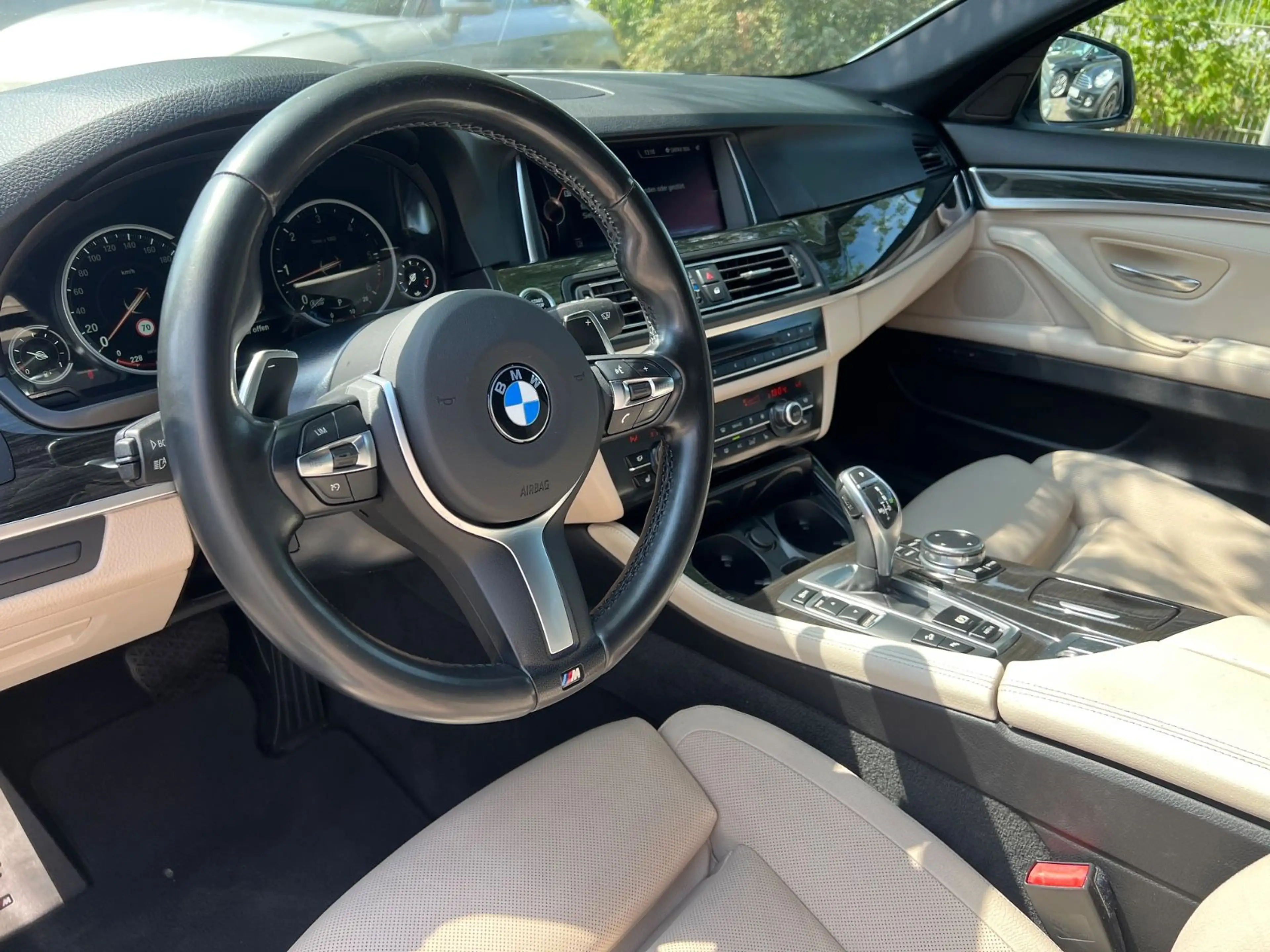 BMW 535 d xDrive M-Paket / Pano. / Belüftung / Leder — photo 8