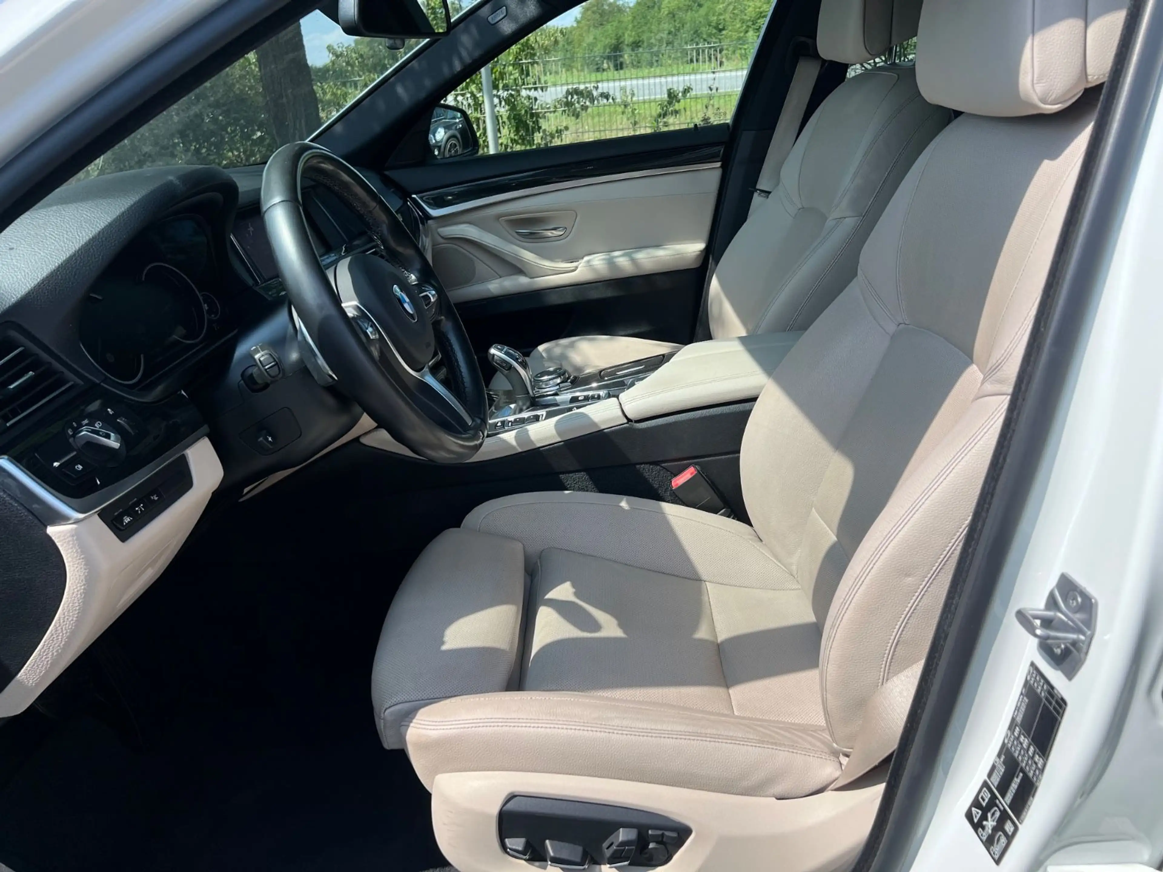 BMW 535 d xDrive M-Paket / Pano. / Belüftung / Leder — photo 12
