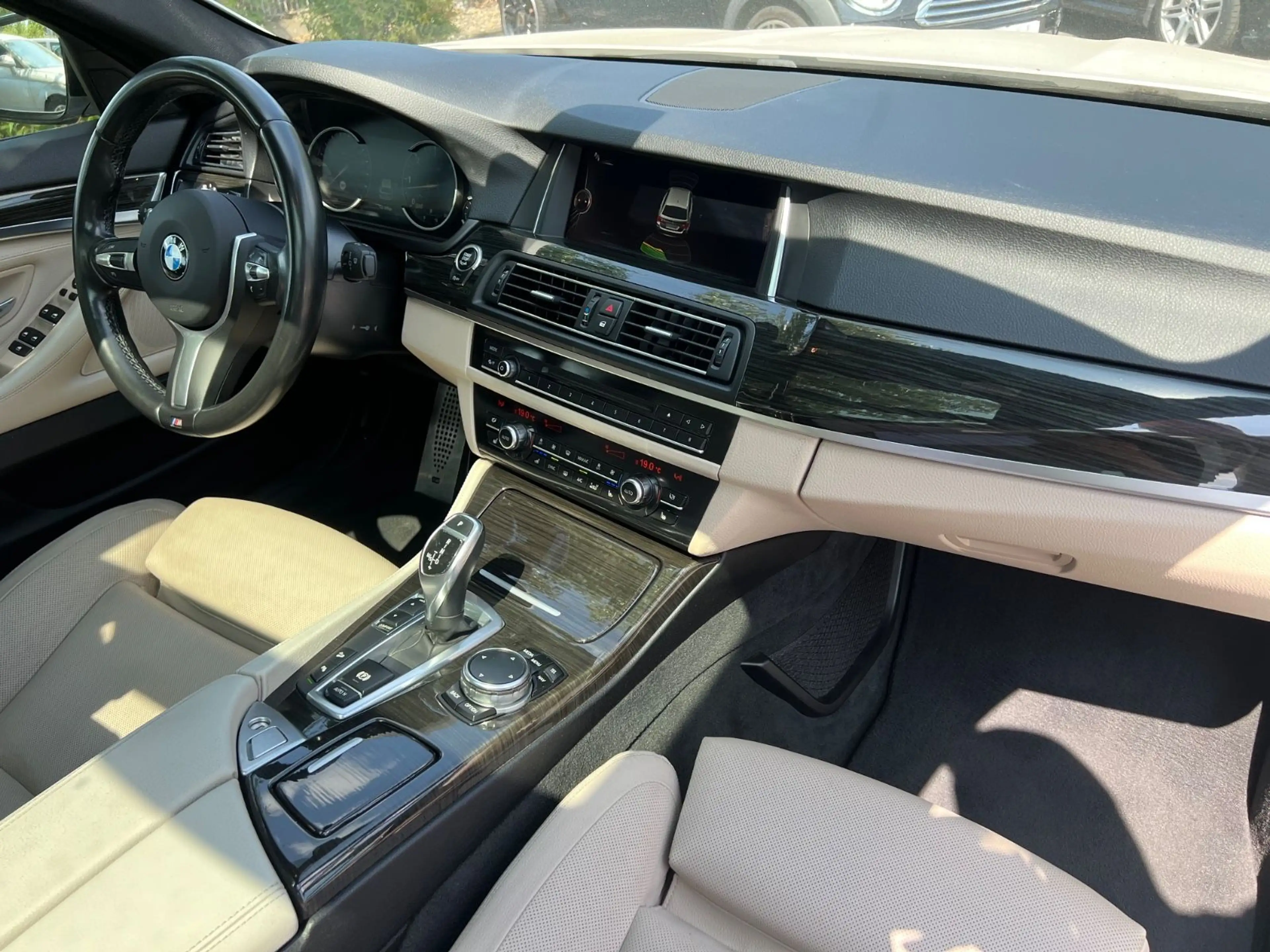 BMW 535 d xDrive M-Paket / Pano. / Belüftung / Leder — photo 10