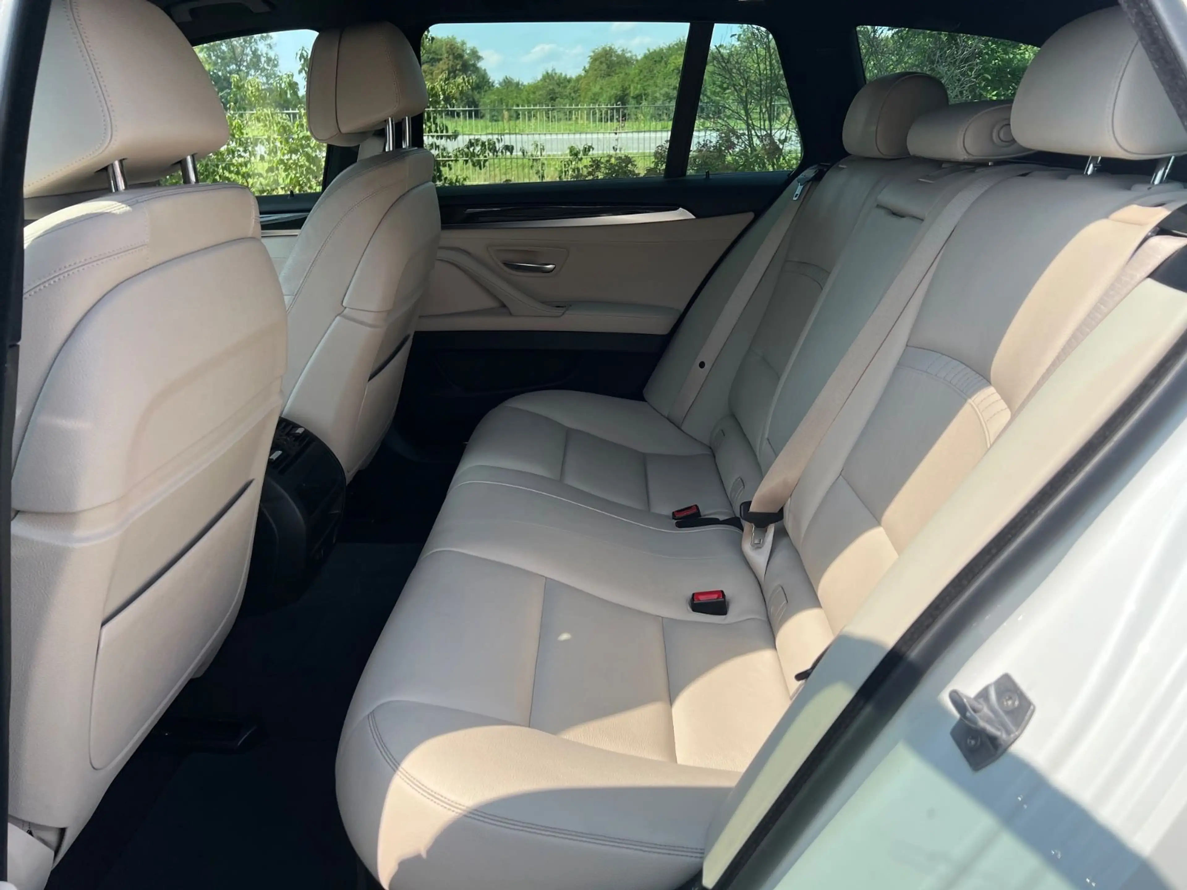 BMW 535 d xDrive M-Paket / Pano. / Belüftung / Leder — photo 13