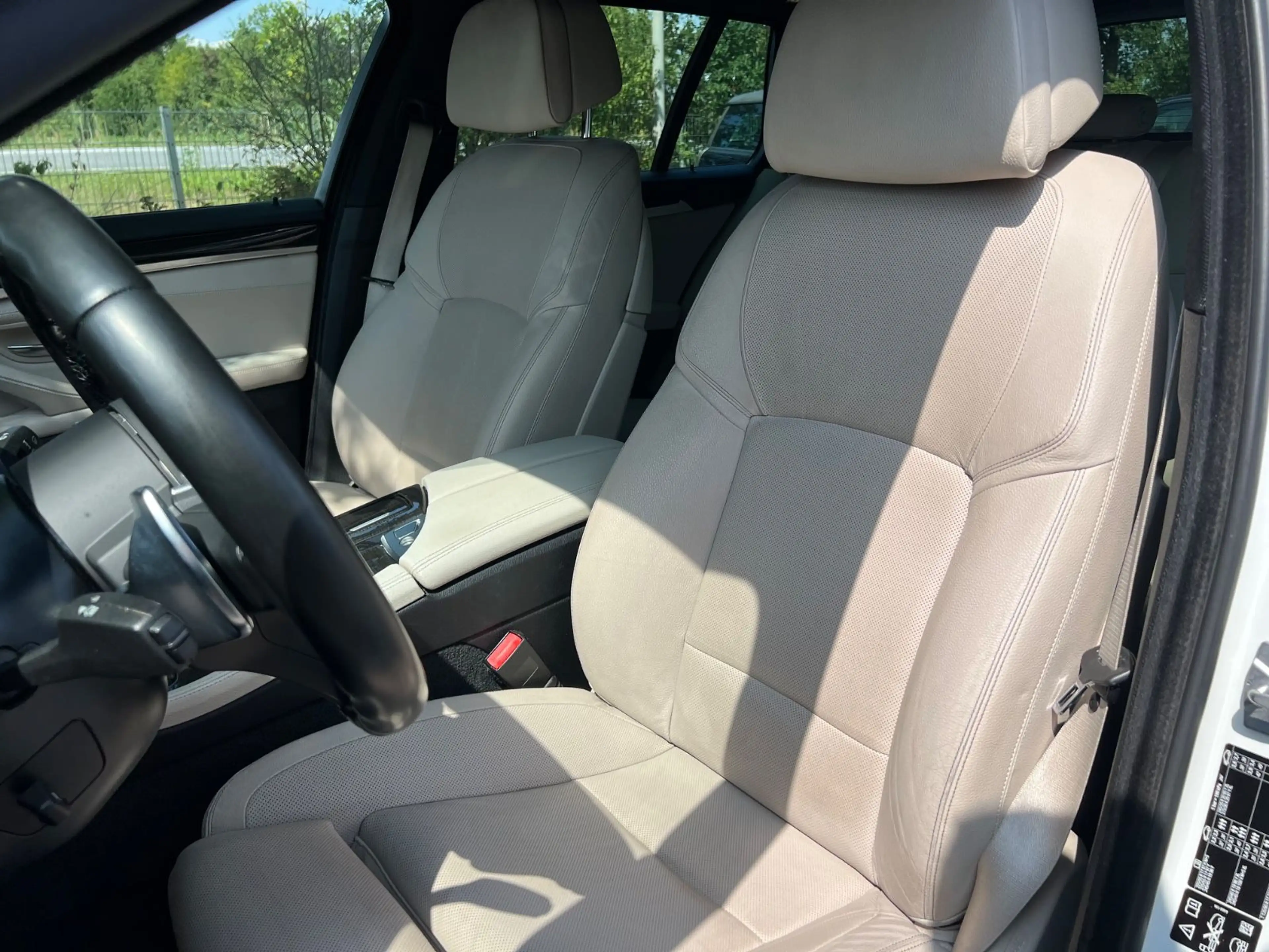 BMW 535 d xDrive M-Paket / Pano. / Belüftung / Leder — photo 11