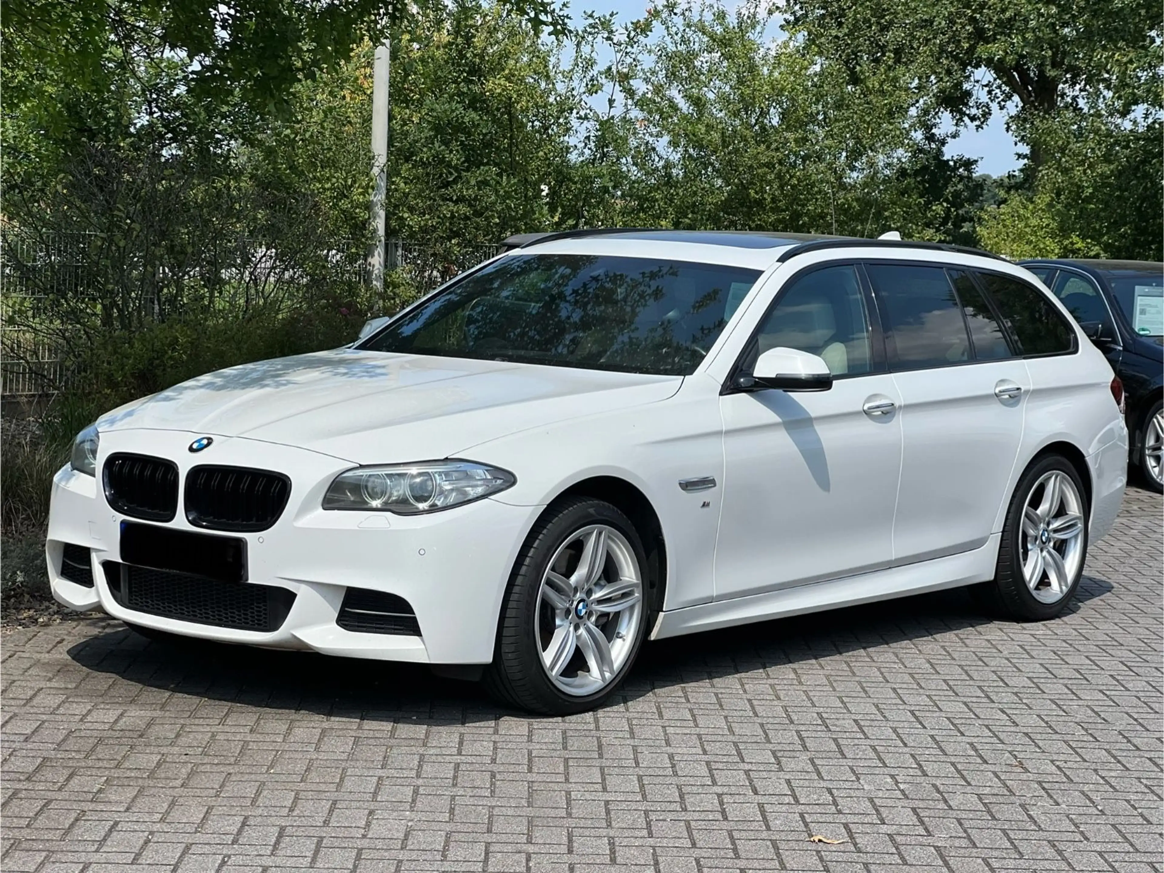 BMW 535 d xDrive M-Paket / Pano. / Belüftung / Leder — photo 4