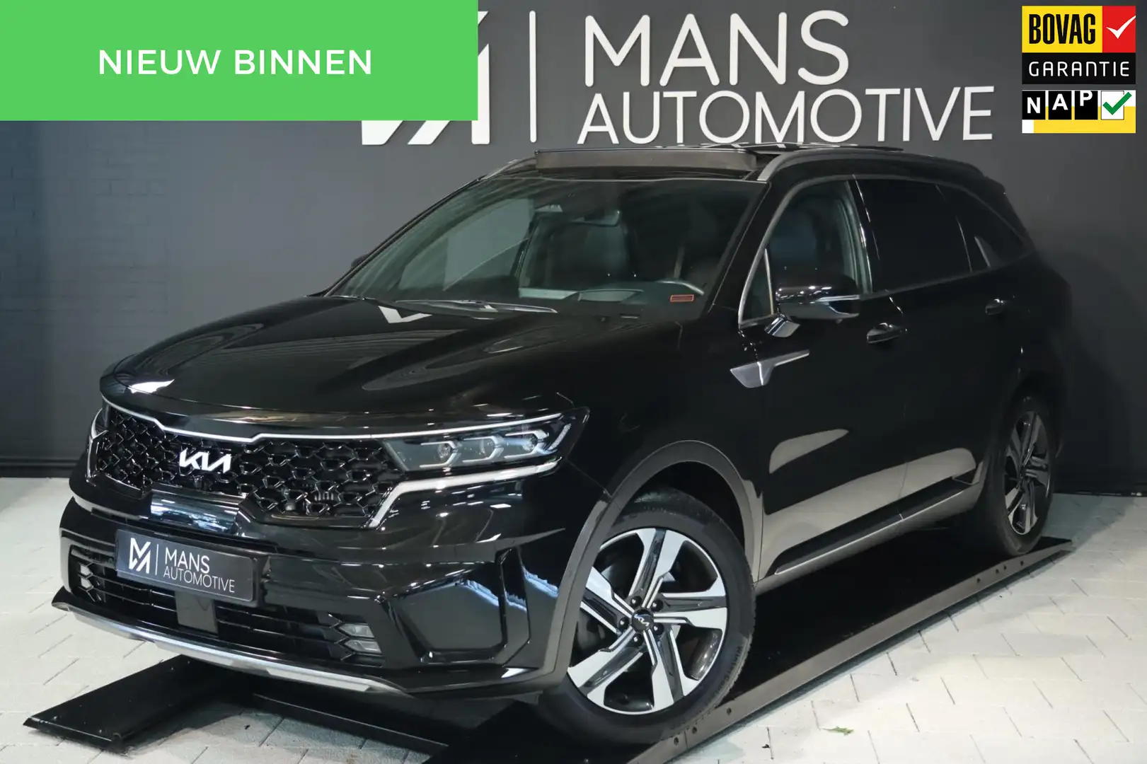 Kia Sorento 1.6 T-GDI Hybrid 4WD / PANO / KEYLESS / HUD / 360 Zwart - 1