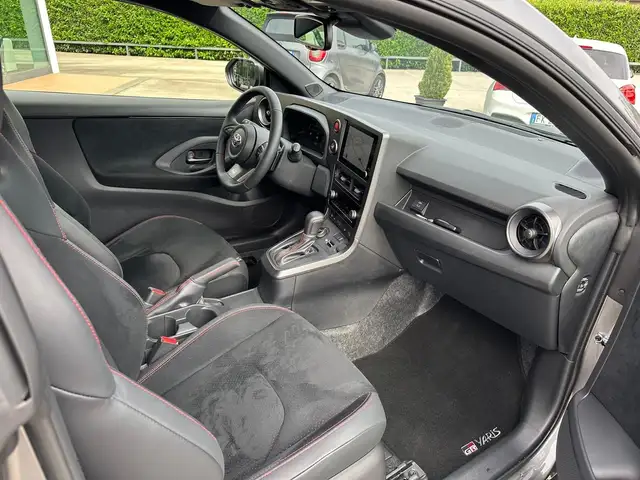 Toyota Yaris view 11