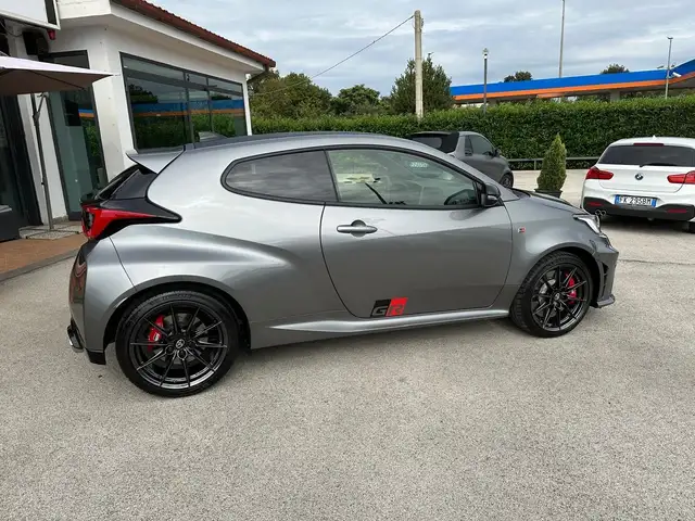 Toyota Yaris view 4
