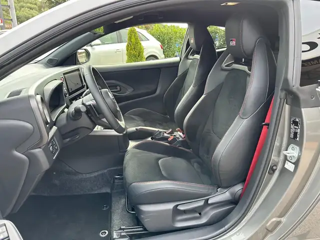 Toyota Yaris view 13
