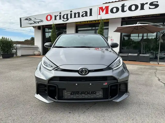 Toyota Yaris view 3