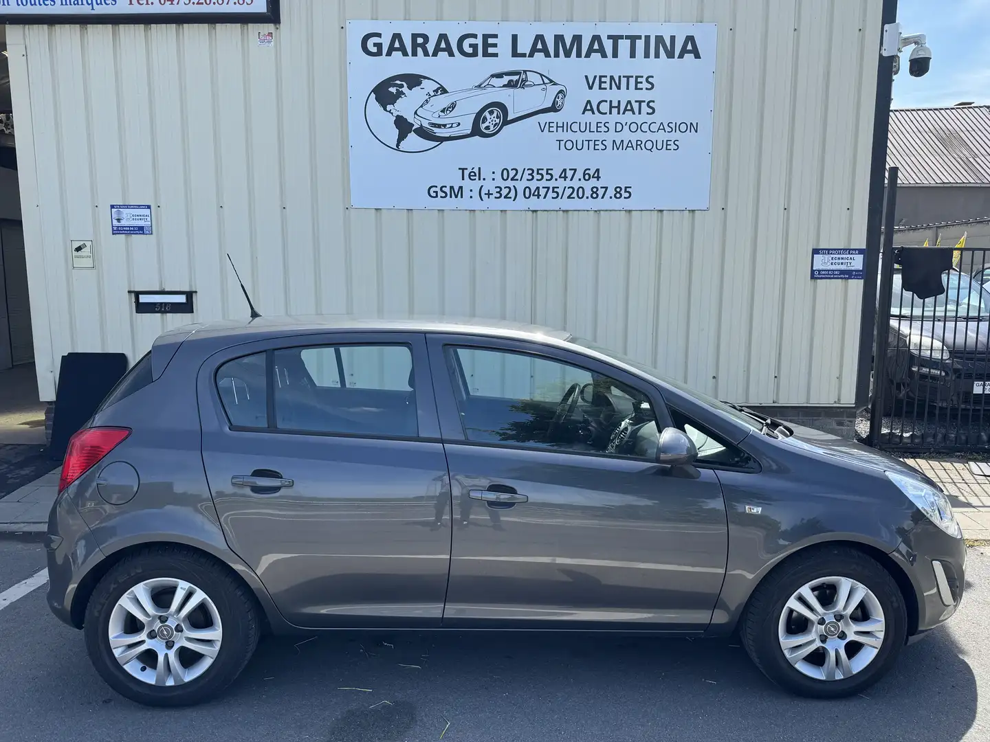Opel Corsa 1.2i Essentia - 1