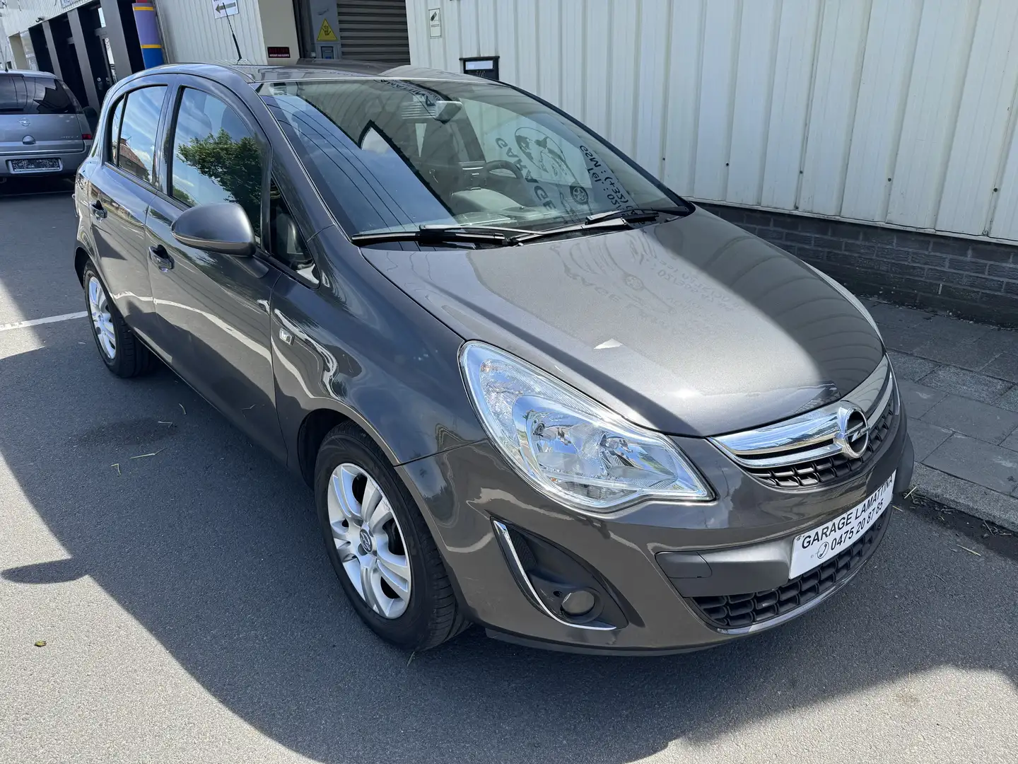 Opel Corsa 1.2i Essentia - 2