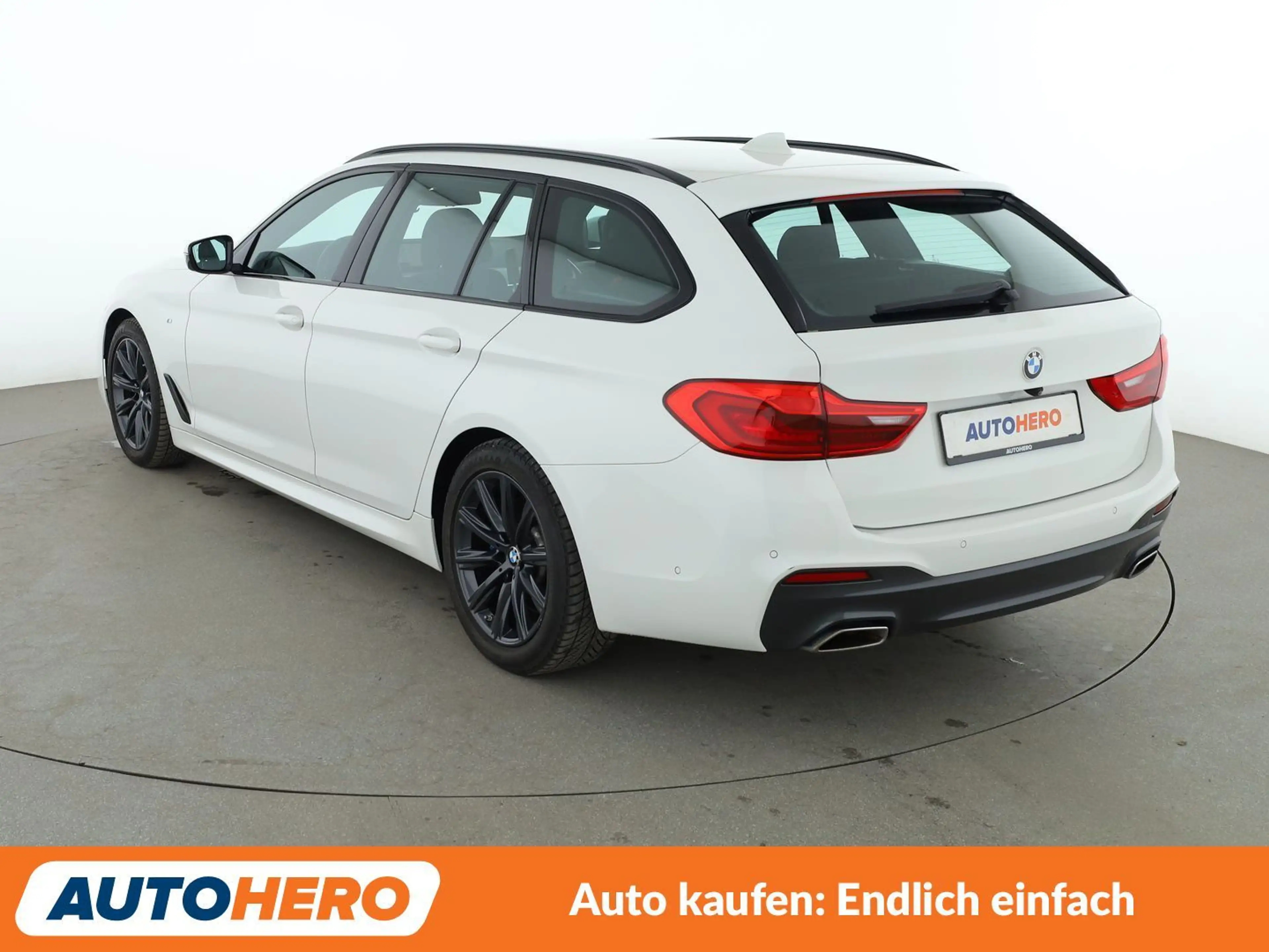 BMW 530 530d xDrive M Sport Aut.*NAVI*LED*HUD*CAM*PDC*SHZ* — photo 4