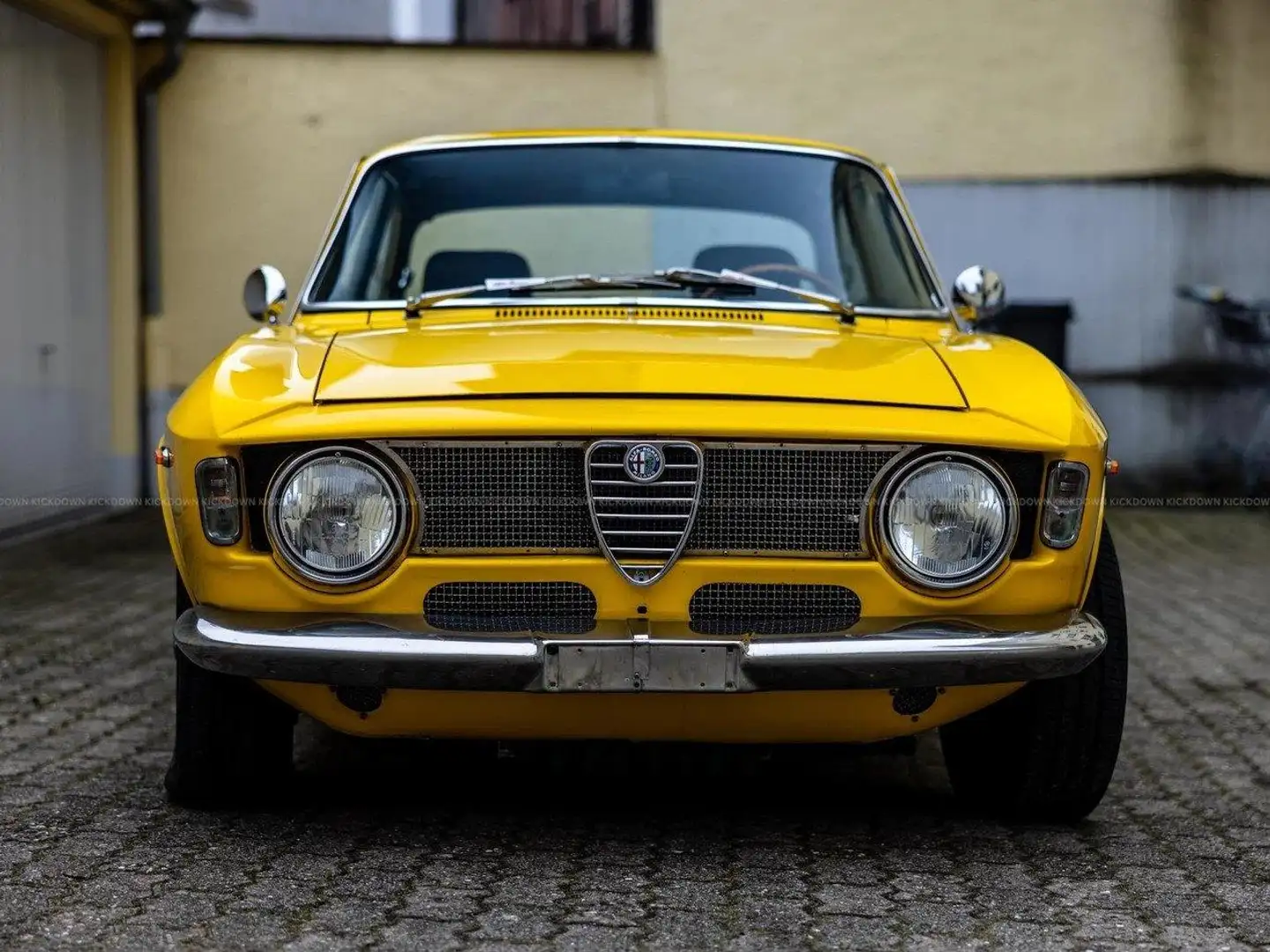 Alfa Romeo GT 1300 Junior Gelb - 2